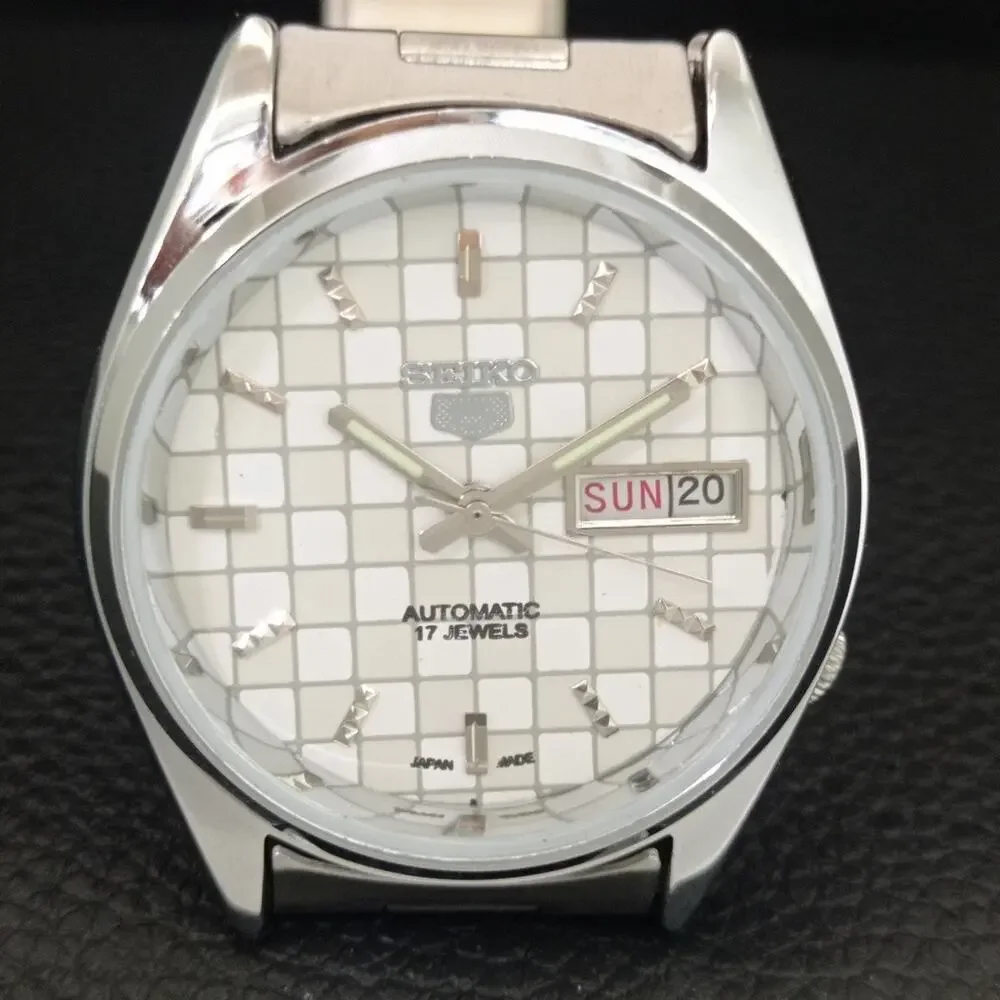 Vintage 1978 Seiko Automatic Mens Silver Watch W/daydate & Silver accents